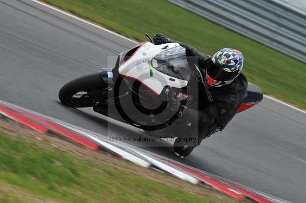 Motorcycle action photographs;Trackday digital images;event digital images;eventdigitalimages;no limits trackday;peter wileman photography;snetterton;snetterton circuit norfolk;snetterton photographs;trackday;trackday photos