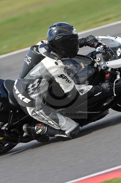 Motorcycle action photographs;Trackday digital images;event digital images;eventdigitalimages;no limits trackday;peter wileman photography;snetterton;snetterton circuit norfolk;snetterton photographs;trackday;trackday photos