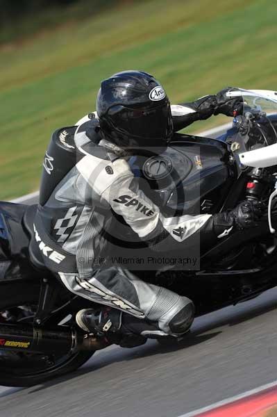 Motorcycle action photographs;Trackday digital images;event digital images;eventdigitalimages;no limits trackday;peter wileman photography;snetterton;snetterton circuit norfolk;snetterton photographs;trackday;trackday photos