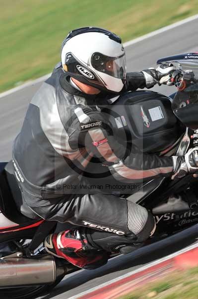 Motorcycle action photographs;Trackday digital images;event digital images;eventdigitalimages;no limits trackday;peter wileman photography;snetterton;snetterton circuit norfolk;snetterton photographs;trackday;trackday photos