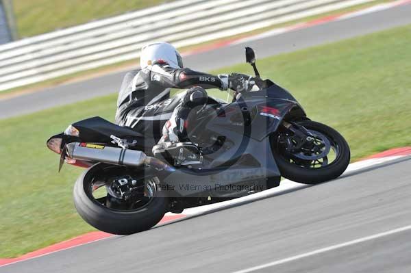 Motorcycle action photographs;Trackday digital images;event digital images;eventdigitalimages;no limits trackday;peter wileman photography;snetterton;snetterton circuit norfolk;snetterton photographs;trackday;trackday photos