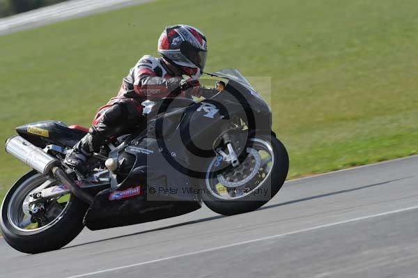 Motorcycle action photographs;Trackday digital images;event digital images;eventdigitalimages;no limits trackday;peter wileman photography;snetterton;snetterton circuit norfolk;snetterton photographs;trackday;trackday photos