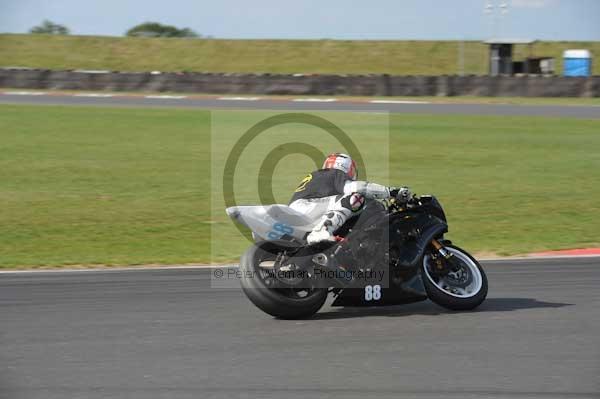 Motorcycle action photographs;Trackday digital images;event digital images;eventdigitalimages;no limits trackday;peter wileman photography;snetterton;snetterton circuit norfolk;snetterton photographs;trackday;trackday photos