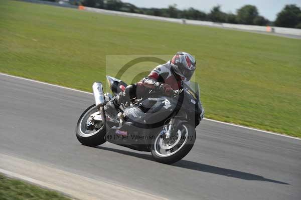 Motorcycle action photographs;Trackday digital images;event digital images;eventdigitalimages;no limits trackday;peter wileman photography;snetterton;snetterton circuit norfolk;snetterton photographs;trackday;trackday photos
