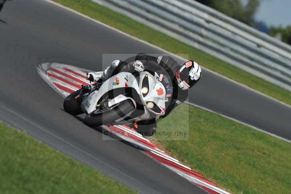 Motorcycle action photographs;Trackday digital images;event digital images;eventdigitalimages;no limits trackday;peter wileman photography;snetterton;snetterton circuit norfolk;snetterton photographs;trackday;trackday photos
