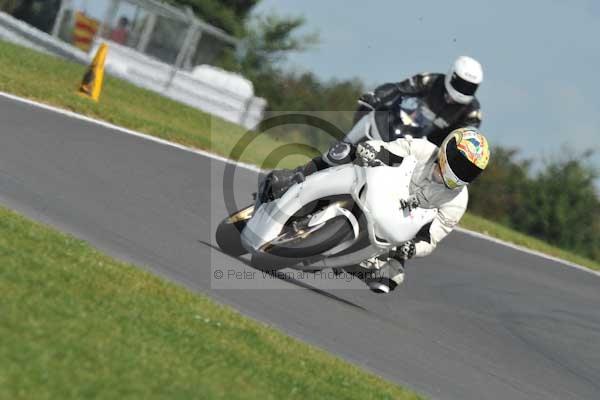 Motorcycle action photographs;Trackday digital images;event digital images;eventdigitalimages;no limits trackday;peter wileman photography;snetterton;snetterton circuit norfolk;snetterton photographs;trackday;trackday photos