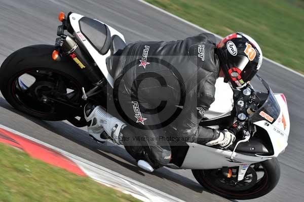 Motorcycle action photographs;Trackday digital images;event digital images;eventdigitalimages;no limits trackday;peter wileman photography;snetterton;snetterton circuit norfolk;snetterton photographs;trackday;trackday photos