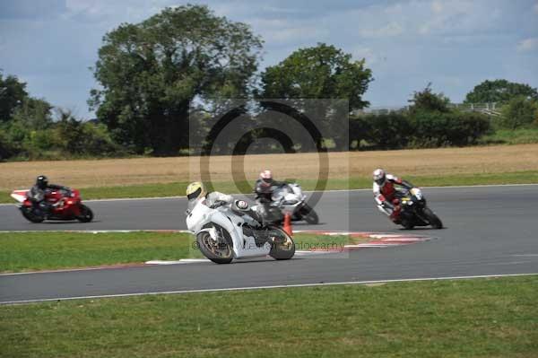 Motorcycle action photographs;Trackday digital images;event digital images;eventdigitalimages;no limits trackday;peter wileman photography;snetterton;snetterton circuit norfolk;snetterton photographs;trackday;trackday photos