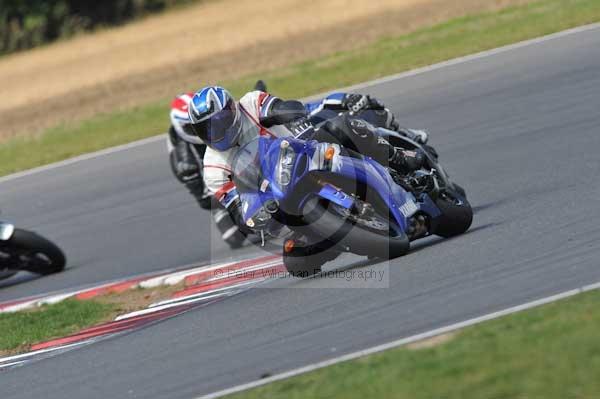 Motorcycle action photographs;Trackday digital images;event digital images;eventdigitalimages;no limits trackday;peter wileman photography;snetterton;snetterton circuit norfolk;snetterton photographs;trackday;trackday photos
