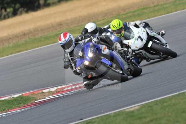Motorcycle action photographs;Trackday digital images;event digital images;eventdigitalimages;no limits trackday;peter wileman photography;snetterton;snetterton circuit norfolk;snetterton photographs;trackday;trackday photos