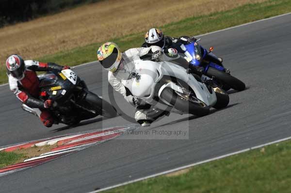 Motorcycle action photographs;Trackday digital images;event digital images;eventdigitalimages;no limits trackday;peter wileman photography;snetterton;snetterton circuit norfolk;snetterton photographs;trackday;trackday photos