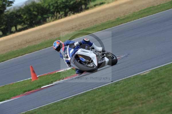 Motorcycle action photographs;Trackday digital images;event digital images;eventdigitalimages;no limits trackday;peter wileman photography;snetterton;snetterton circuit norfolk;snetterton photographs;trackday;trackday photos