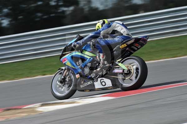 Motorcycle action photographs;Trackday digital images;event digital images;eventdigitalimages;no limits trackday;peter wileman photography;snetterton;snetterton circuit norfolk;snetterton photographs;trackday;trackday photos