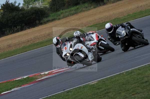 Motorcycle action photographs;Trackday digital images;event digital images;eventdigitalimages;no limits trackday;peter wileman photography;snetterton;snetterton circuit norfolk;snetterton photographs;trackday;trackday photos