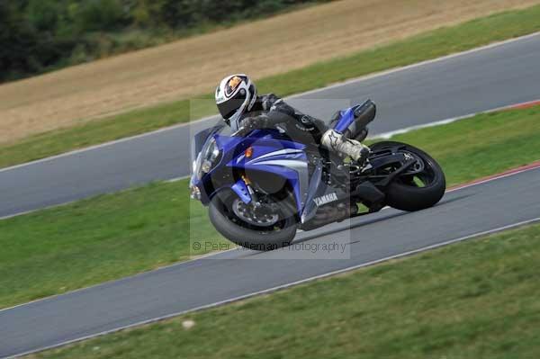 Motorcycle action photographs;Trackday digital images;event digital images;eventdigitalimages;no limits trackday;peter wileman photography;snetterton;snetterton circuit norfolk;snetterton photographs;trackday;trackday photos