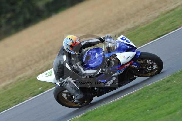 Motorcycle action photographs;Trackday digital images;event digital images;eventdigitalimages;no limits trackday;peter wileman photography;snetterton;snetterton circuit norfolk;snetterton photographs;trackday;trackday photos