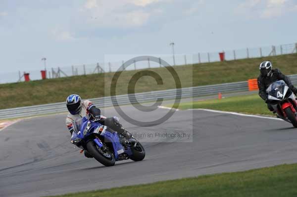Motorcycle action photographs;Trackday digital images;event digital images;eventdigitalimages;no limits trackday;peter wileman photography;snetterton;snetterton circuit norfolk;snetterton photographs;trackday;trackday photos