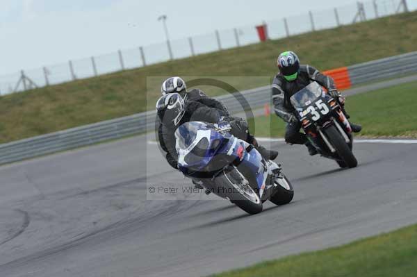 Motorcycle action photographs;Trackday digital images;event digital images;eventdigitalimages;no limits trackday;peter wileman photography;snetterton;snetterton circuit norfolk;snetterton photographs;trackday;trackday photos