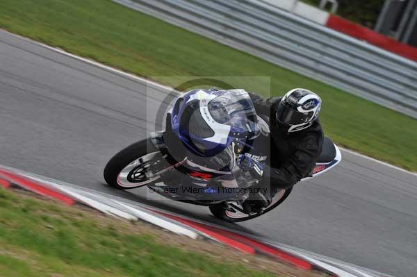 Motorcycle action photographs;Trackday digital images;event digital images;eventdigitalimages;no limits trackday;peter wileman photography;snetterton;snetterton circuit norfolk;snetterton photographs;trackday;trackday photos