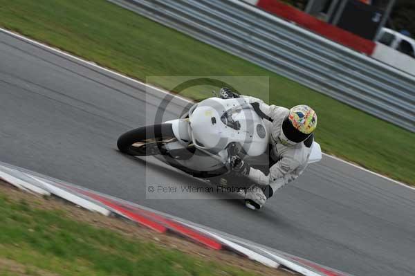 Motorcycle action photographs;Trackday digital images;event digital images;eventdigitalimages;no limits trackday;peter wileman photography;snetterton;snetterton circuit norfolk;snetterton photographs;trackday;trackday photos