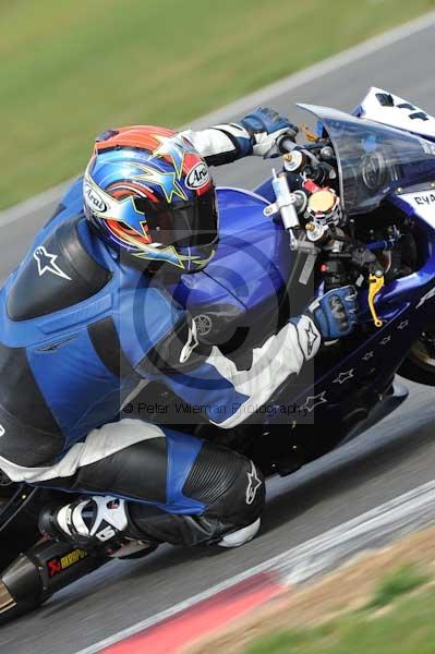 Motorcycle action photographs;Trackday digital images;event digital images;eventdigitalimages;no limits trackday;peter wileman photography;snetterton;snetterton circuit norfolk;snetterton photographs;trackday;trackday photos