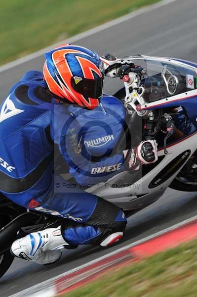 Motorcycle action photographs;Trackday digital images;event digital images;eventdigitalimages;no limits trackday;peter wileman photography;snetterton;snetterton circuit norfolk;snetterton photographs;trackday;trackday photos