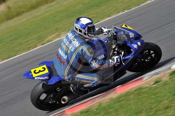 Motorcycle action photographs;Trackday digital images;event digital images;eventdigitalimages;no limits trackday;peter wileman photography;snetterton;snetterton circuit norfolk;snetterton photographs;trackday;trackday photos