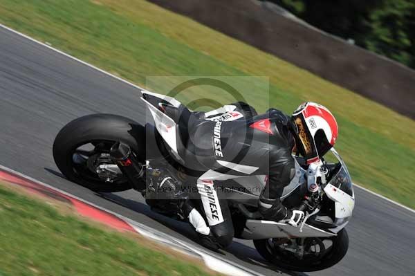 Motorcycle action photographs;Trackday digital images;event digital images;eventdigitalimages;no limits trackday;peter wileman photography;snetterton;snetterton circuit norfolk;snetterton photographs;trackday;trackday photos