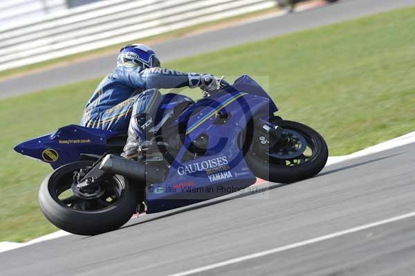 Motorcycle action photographs;Trackday digital images;event digital images;eventdigitalimages;no limits trackday;peter wileman photography;snetterton;snetterton circuit norfolk;snetterton photographs;trackday;trackday photos