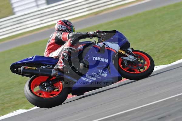 Motorcycle action photographs;Trackday digital images;event digital images;eventdigitalimages;no limits trackday;peter wileman photography;snetterton;snetterton circuit norfolk;snetterton photographs;trackday;trackday photos