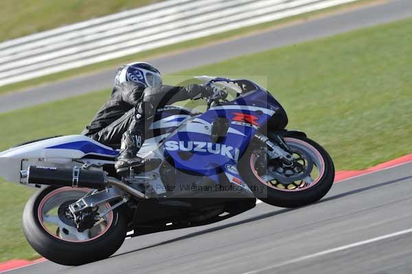 Motorcycle action photographs;Trackday digital images;event digital images;eventdigitalimages;no limits trackday;peter wileman photography;snetterton;snetterton circuit norfolk;snetterton photographs;trackday;trackday photos