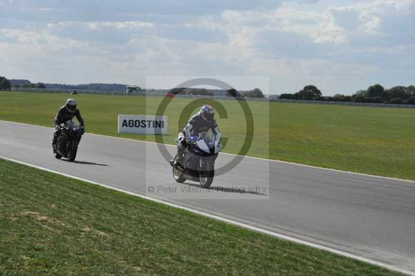 Motorcycle action photographs;Trackday digital images;event digital images;eventdigitalimages;no limits trackday;peter wileman photography;snetterton;snetterton circuit norfolk;snetterton photographs;trackday;trackday photos