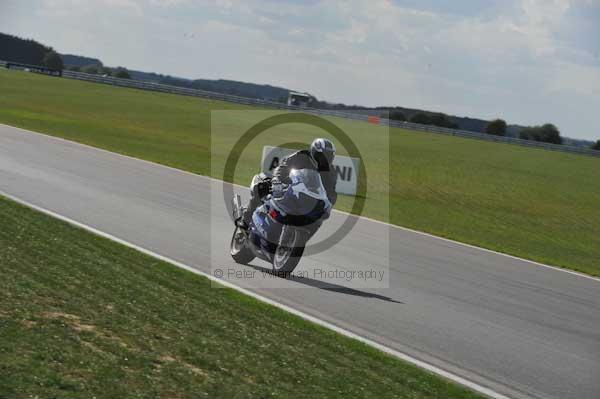 Motorcycle action photographs;Trackday digital images;event digital images;eventdigitalimages;no limits trackday;peter wileman photography;snetterton;snetterton circuit norfolk;snetterton photographs;trackday;trackday photos