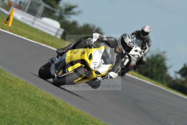 Motorcycle action photographs;Trackday digital images;event digital images;eventdigitalimages;no limits trackday;peter wileman photography;snetterton;snetterton circuit norfolk;snetterton photographs;trackday;trackday photos