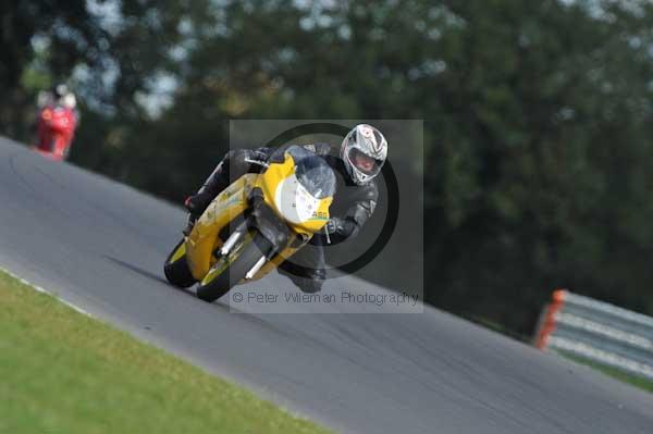 Motorcycle action photographs;Trackday digital images;event digital images;eventdigitalimages;no limits trackday;peter wileman photography;snetterton;snetterton circuit norfolk;snetterton photographs;trackday;trackday photos