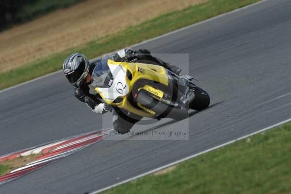 Motorcycle action photographs;Trackday digital images;event digital images;eventdigitalimages;no limits trackday;peter wileman photography;snetterton;snetterton circuit norfolk;snetterton photographs;trackday;trackday photos