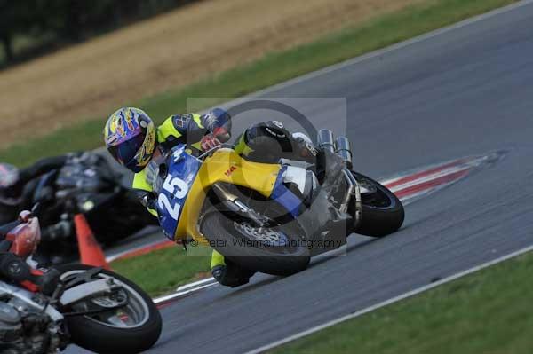 Motorcycle action photographs;Trackday digital images;event digital images;eventdigitalimages;no limits trackday;peter wileman photography;snetterton;snetterton circuit norfolk;snetterton photographs;trackday;trackday photos