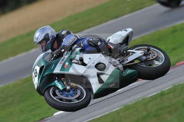 Motorcycle action photographs;Trackday digital images;event digital images;eventdigitalimages;no limits trackday;peter wileman photography;snetterton;snetterton circuit norfolk;snetterton photographs;trackday;trackday photos