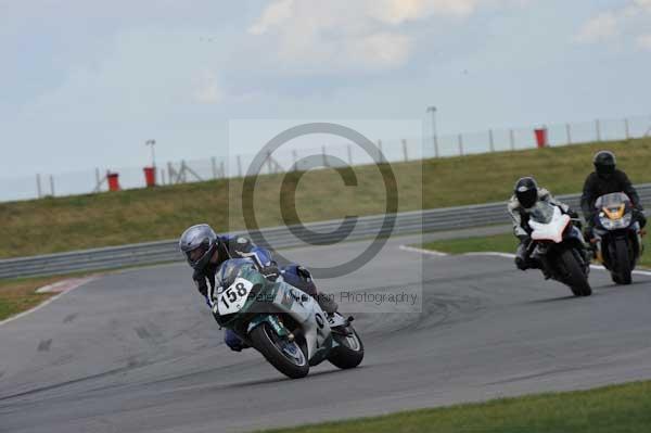 Motorcycle action photographs;Trackday digital images;event digital images;eventdigitalimages;no limits trackday;peter wileman photography;snetterton;snetterton circuit norfolk;snetterton photographs;trackday;trackday photos