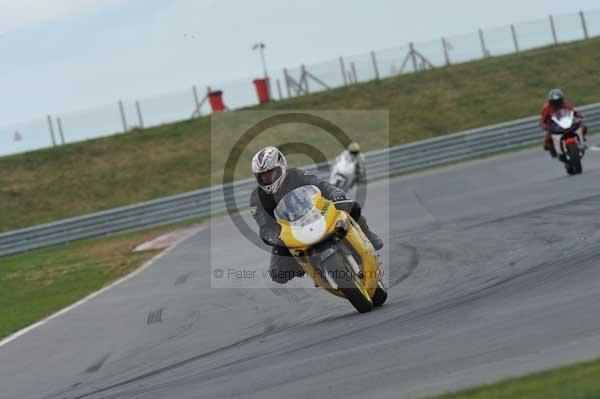 Motorcycle action photographs;Trackday digital images;event digital images;eventdigitalimages;no limits trackday;peter wileman photography;snetterton;snetterton circuit norfolk;snetterton photographs;trackday;trackday photos