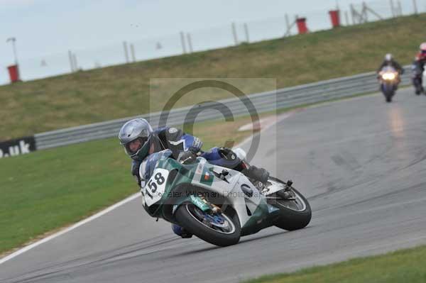 Motorcycle action photographs;Trackday digital images;event digital images;eventdigitalimages;no limits trackday;peter wileman photography;snetterton;snetterton circuit norfolk;snetterton photographs;trackday;trackday photos