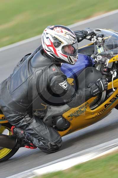Motorcycle action photographs;Trackday digital images;event digital images;eventdigitalimages;no limits trackday;peter wileman photography;snetterton;snetterton circuit norfolk;snetterton photographs;trackday;trackday photos