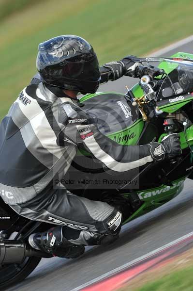 Motorcycle action photographs;Trackday digital images;event digital images;eventdigitalimages;no limits trackday;peter wileman photography;snetterton;snetterton circuit norfolk;snetterton photographs;trackday;trackday photos