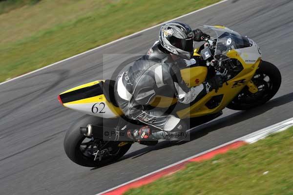 Motorcycle action photographs;Trackday digital images;event digital images;eventdigitalimages;no limits trackday;peter wileman photography;snetterton;snetterton circuit norfolk;snetterton photographs;trackday;trackday photos