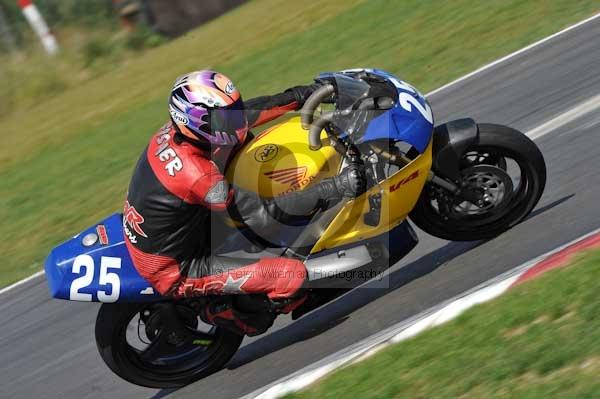 Motorcycle action photographs;Trackday digital images;event digital images;eventdigitalimages;no limits trackday;peter wileman photography;snetterton;snetterton circuit norfolk;snetterton photographs;trackday;trackday photos
