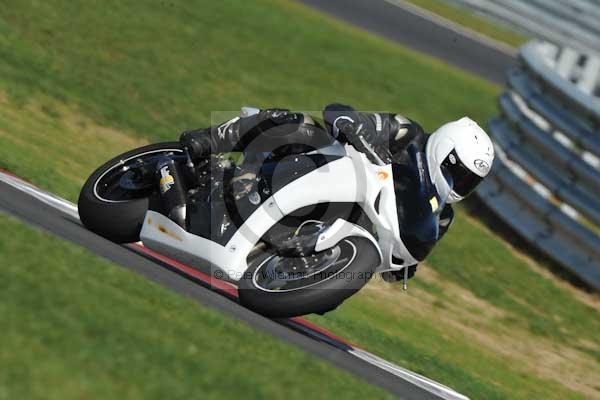 Motorcycle action photographs;Trackday digital images;event digital images;eventdigitalimages;no limits trackday;peter wileman photography;snetterton;snetterton circuit norfolk;snetterton photographs;trackday;trackday photos