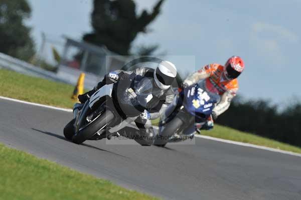 Motorcycle action photographs;Trackday digital images;event digital images;eventdigitalimages;no limits trackday;peter wileman photography;snetterton;snetterton circuit norfolk;snetterton photographs;trackday;trackday photos