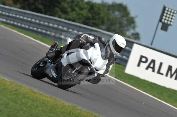 Motorcycle action photographs;Trackday digital images;event digital images;eventdigitalimages;no limits trackday;peter wileman photography;snetterton;snetterton circuit norfolk;snetterton photographs;trackday;trackday photos