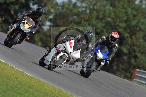 Motorcycle action photographs;Trackday digital images;event digital images;eventdigitalimages;no limits trackday;peter wileman photography;snetterton;snetterton circuit norfolk;snetterton photographs;trackday;trackday photos