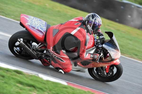 Motorcycle action photographs;Trackday digital images;event digital images;eventdigitalimages;no limits trackday;peter wileman photography;snetterton;snetterton circuit norfolk;snetterton photographs;trackday;trackday photos